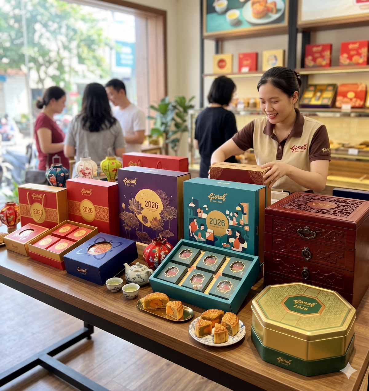 Bộ sưu tập hộp bánh trung thu Givral 2026 nhiều phân khúc, xếp cạnh nhau trên bàn trưng bày
