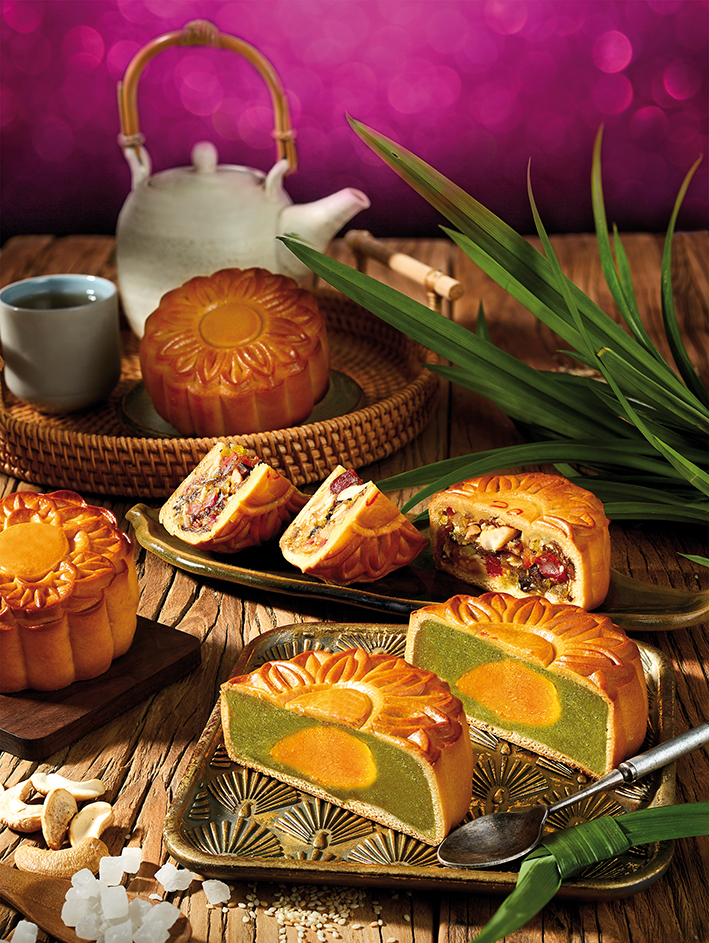  Cận cảnh lớp vỏ bánh mỏng và nhân bánh đầy đặn của Givral 